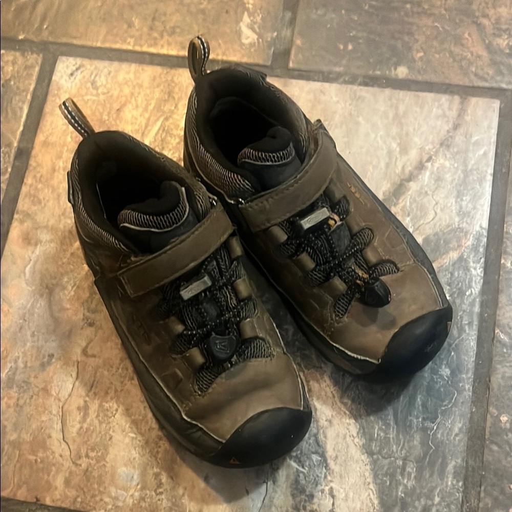 Keen children’s Brown and Black Hiking Shoes